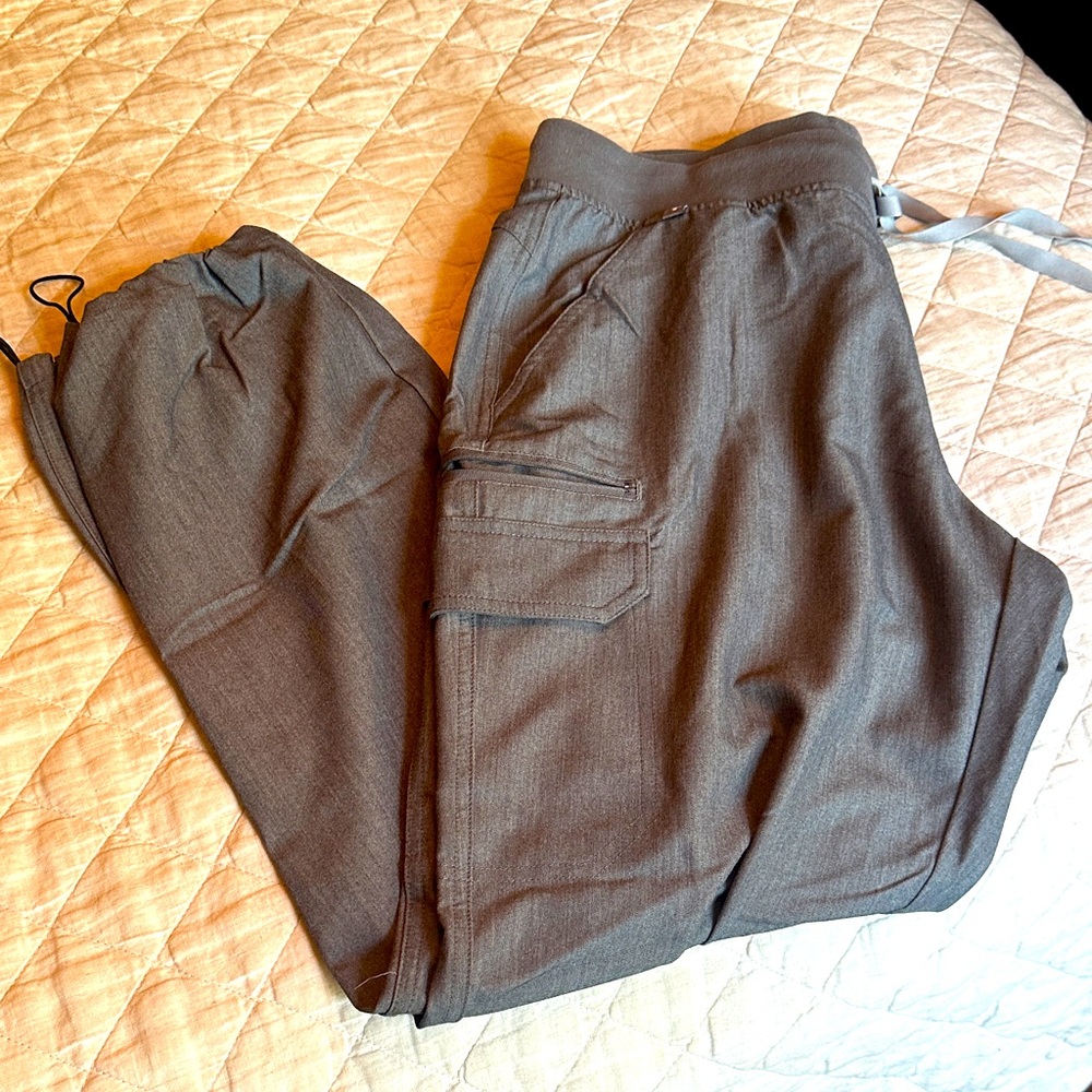 Figs Women’s Charcoal Cargo Pants